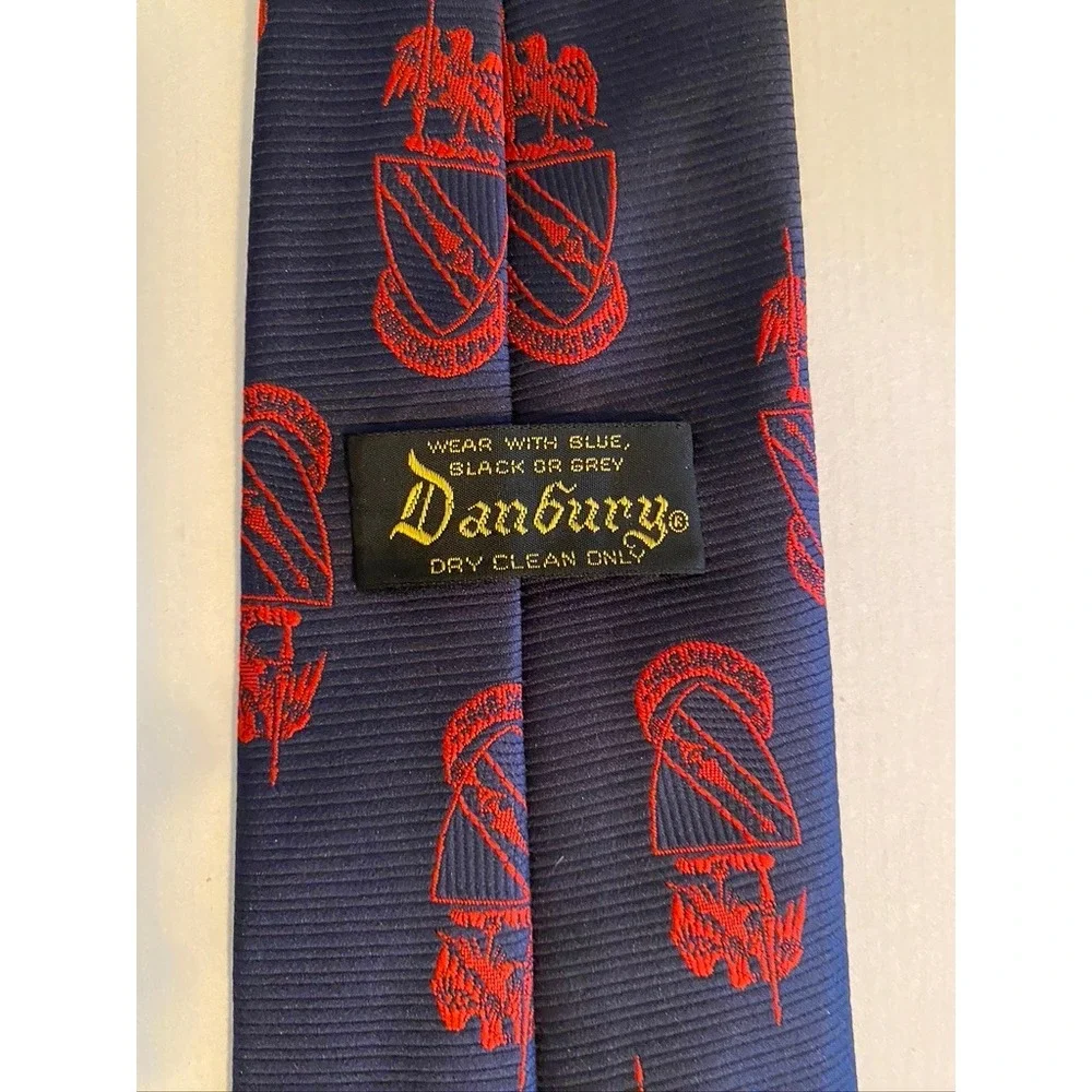 Danbury Mens Navy Blue Red Crest Eagle Motif Silk Blend Necktie 3.25 Inch Width